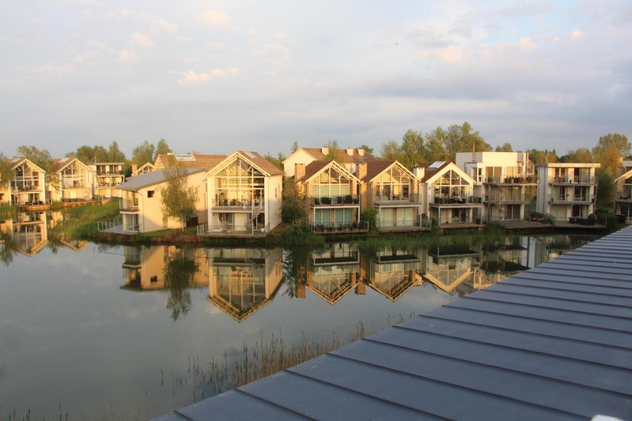 Crow'S Nest Penthouse Apartment With Free Spa Access Somerford Keynes Exterior photo